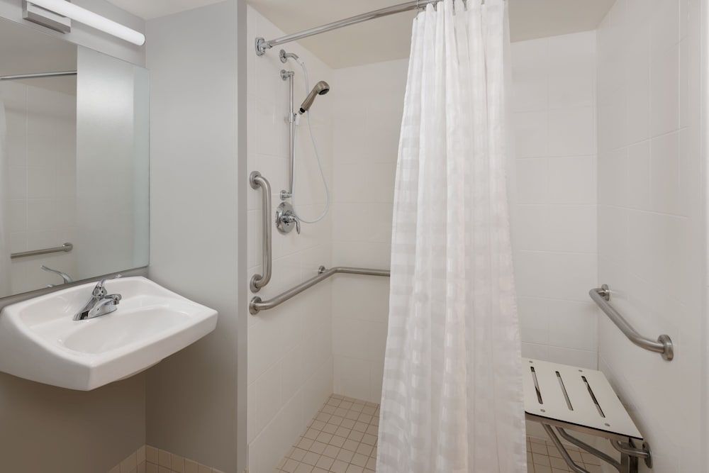 Studio, 1 Queen Bed with Sofa bed, Non Smoking (Mobility/Hearing Access, Roll-In Shwr)