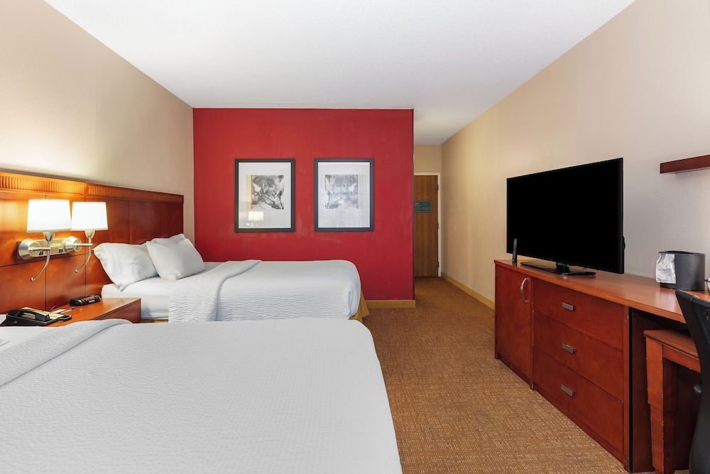 Deluxe Room, 2 Queen Beds (Mobility Accessible, Roll-In Shower)