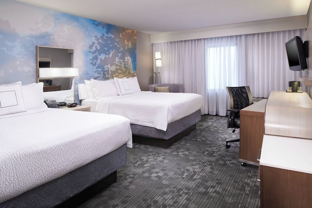 Room, 2 Queen Beds, Non Smoking (Mobility Accessible, Tub)