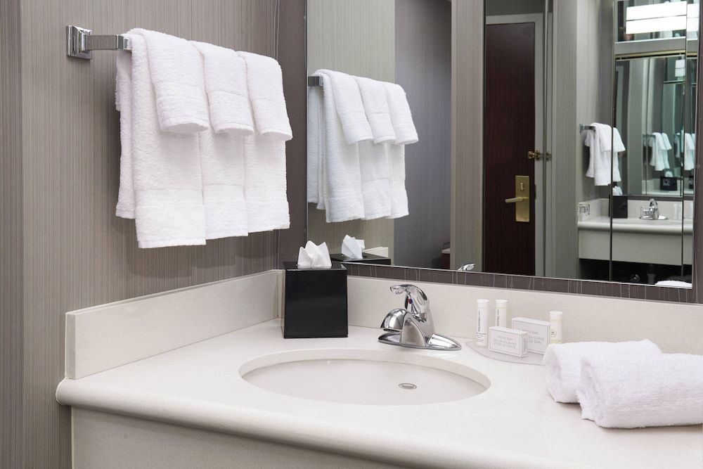 Room, 2 Queen Beds, Non Smoking (Mobility Accessible, Tub)