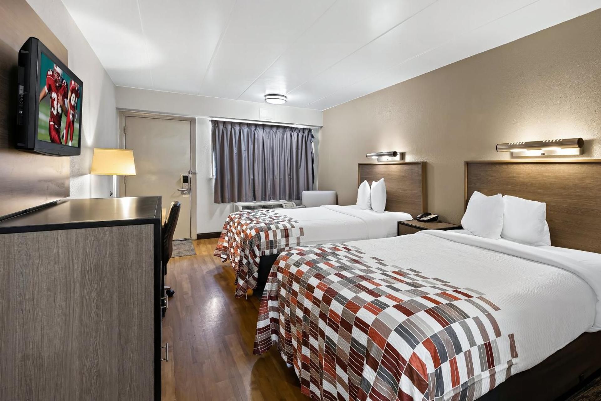 Deluxe 2 Full Beds Smoke Free
