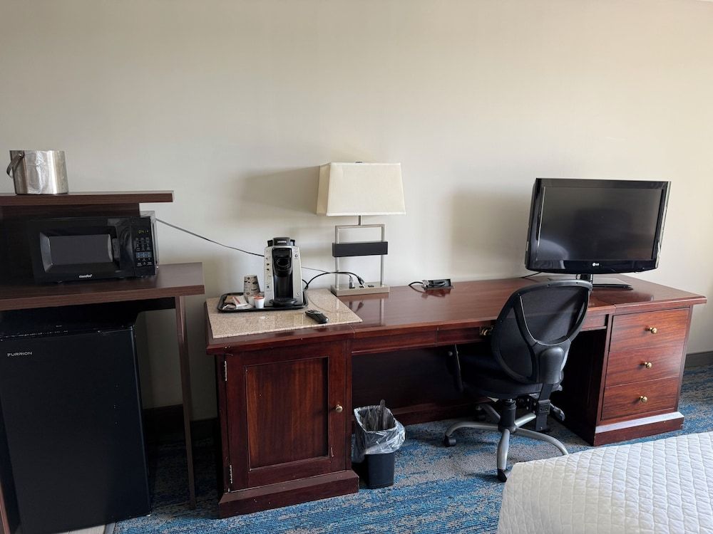 Deluxe Room, 1 King Bed, Accessible, Non Smoking (Mobility Accessible)