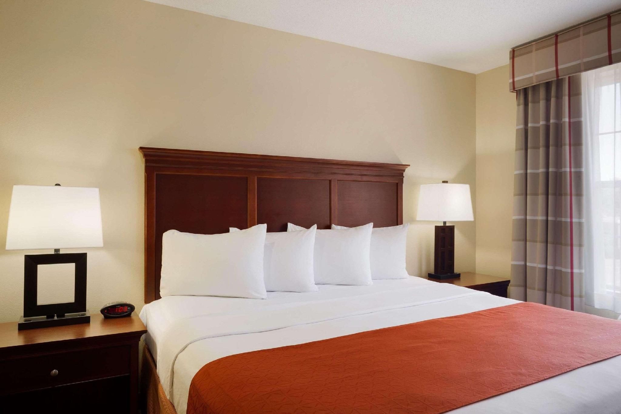 1 King Bed, Nonsmoking