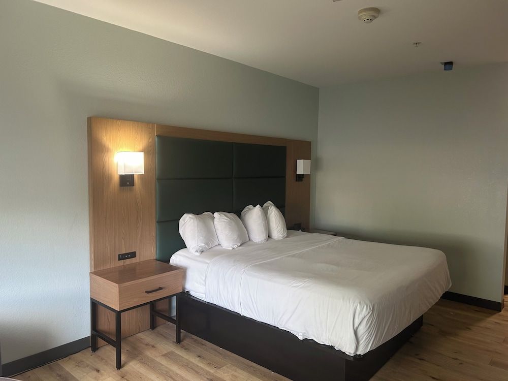 Family Suite, 1 King Bed, Accessible, Non Smoking (Hearing, Bathtub w/Grab Bars)