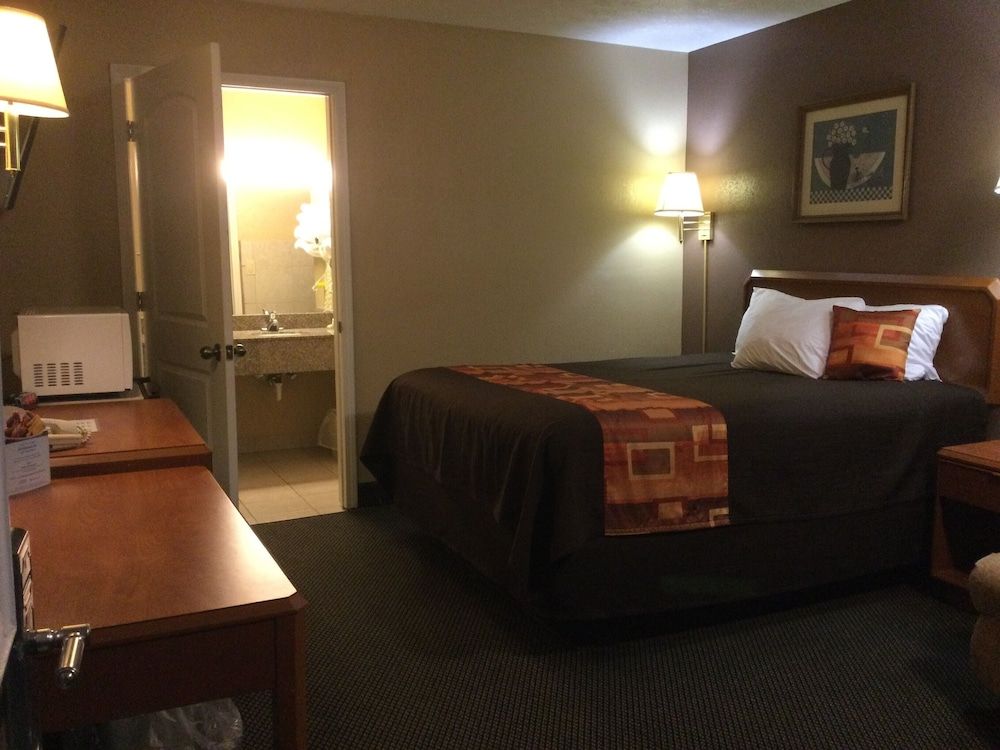Standard Room, 1 Queen Bed