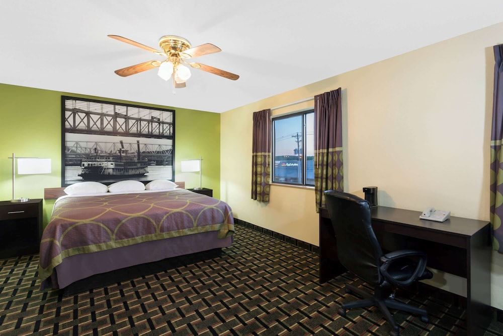 Studio Suite, 1 King Bed, Non Smoking