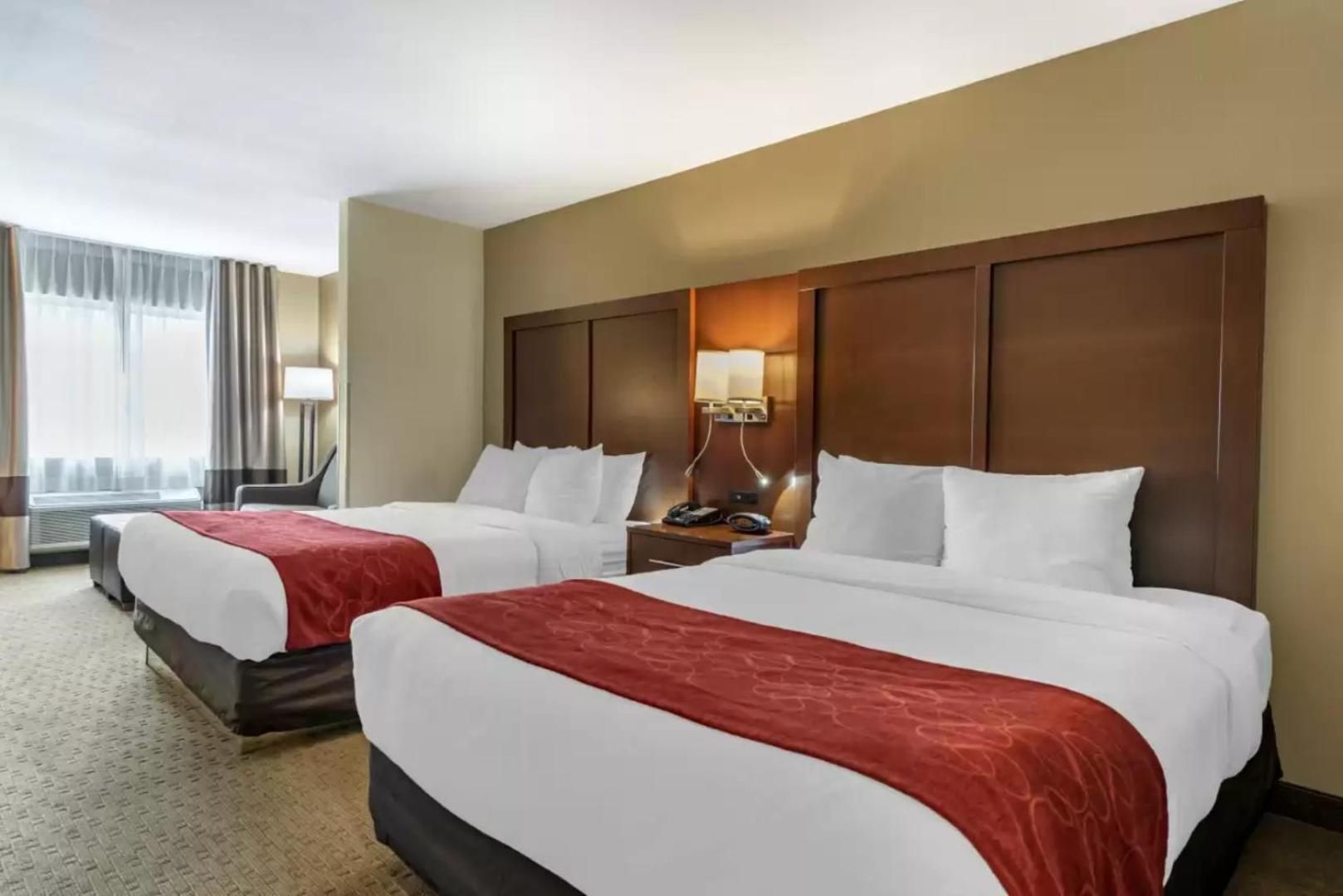 2 Queen Beds, Suite, Nonsmoking