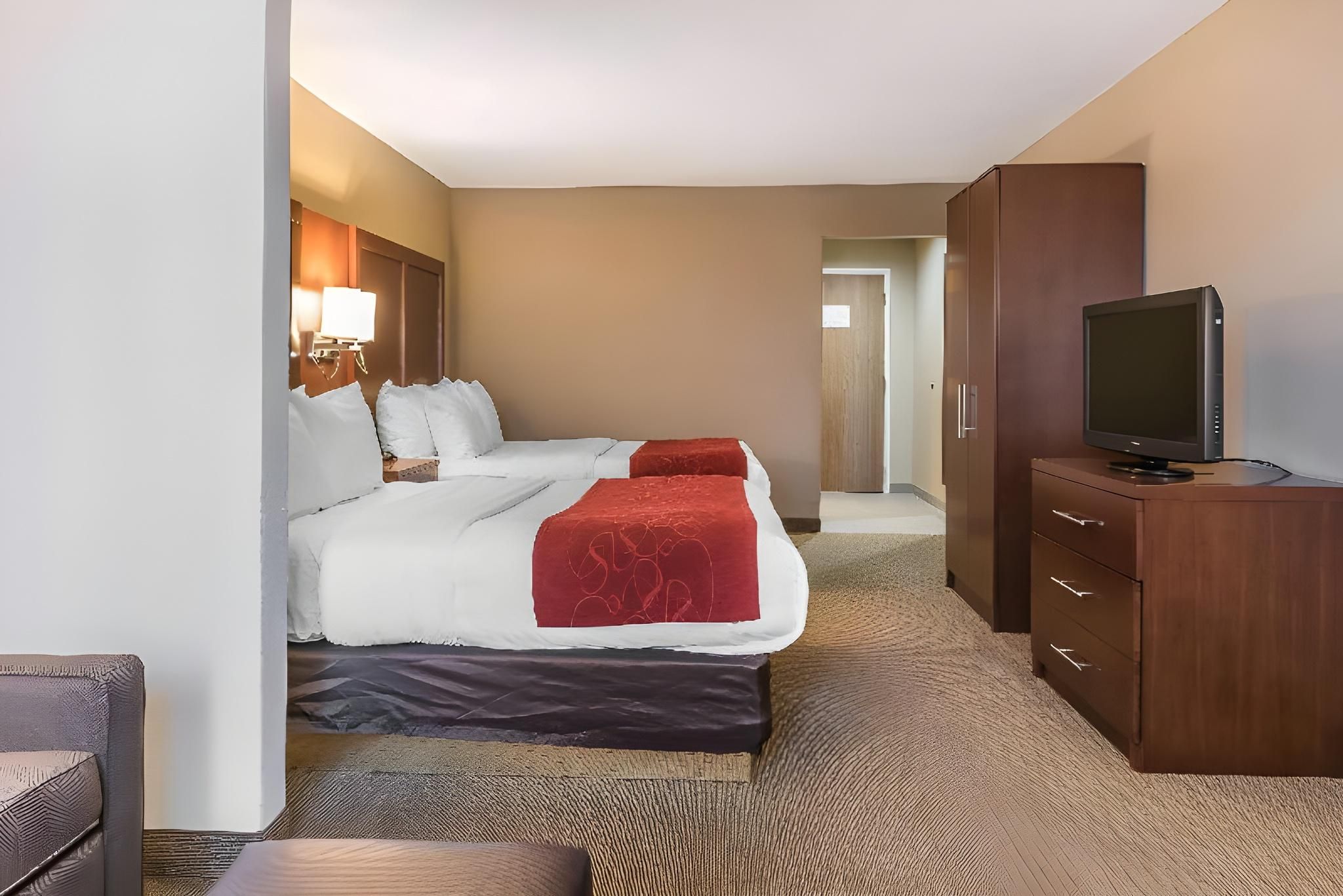 2 Queen Beds, Suite, Nonsmoking