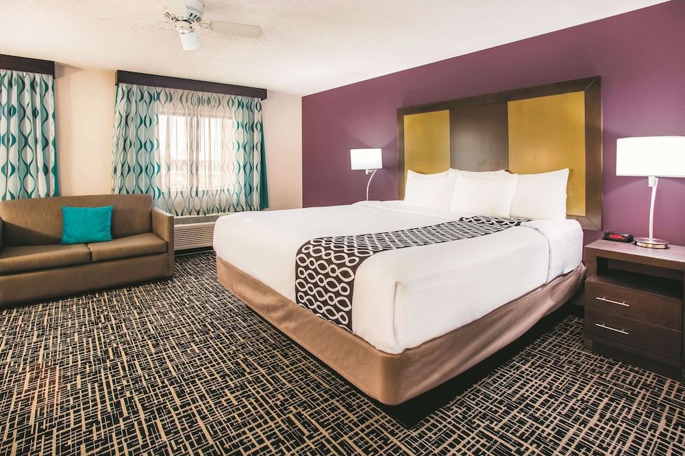Deluxe Studio Suite, 1 King Bed, Non Smoking