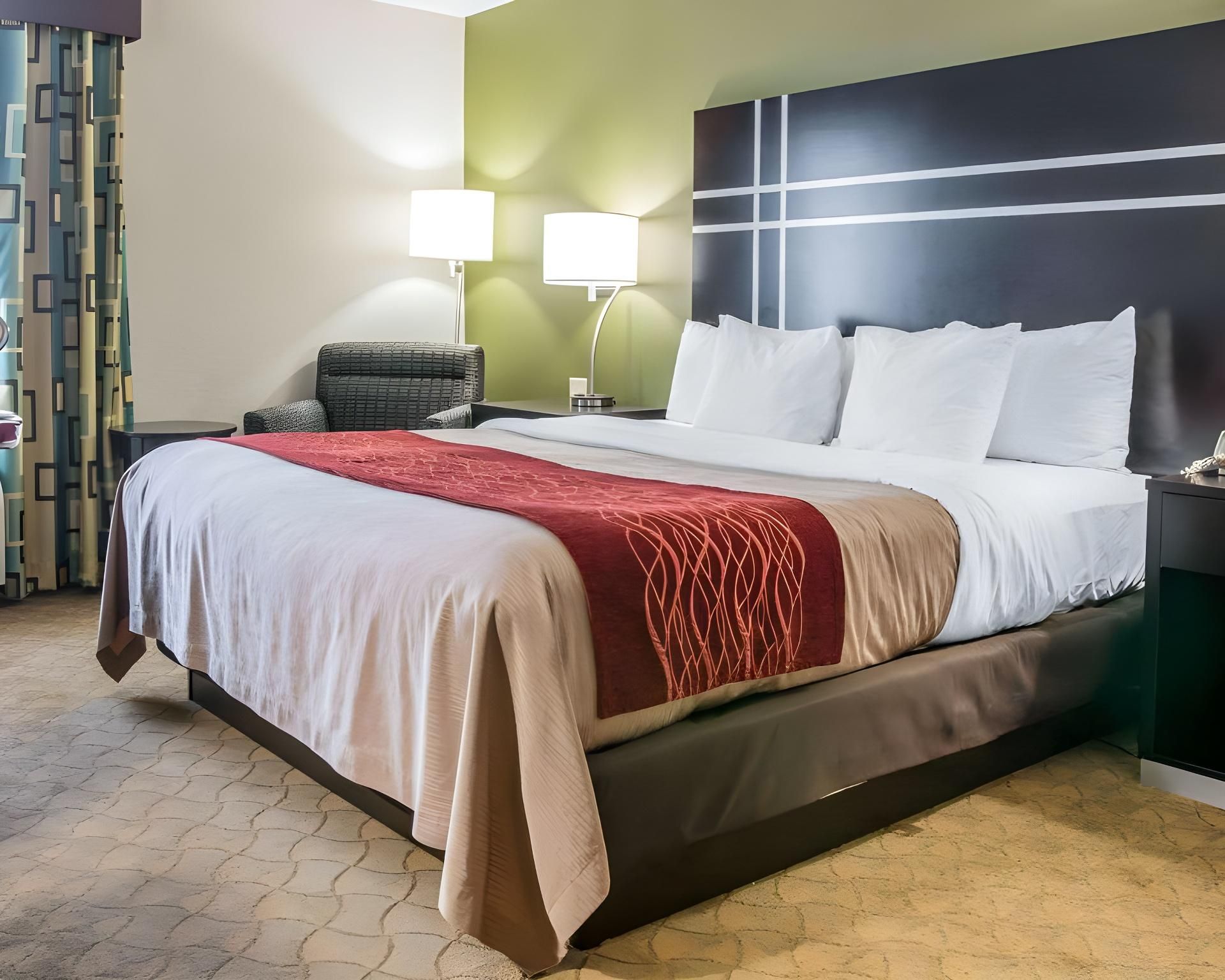 1 King Bed, Nonsmoking, Accessible