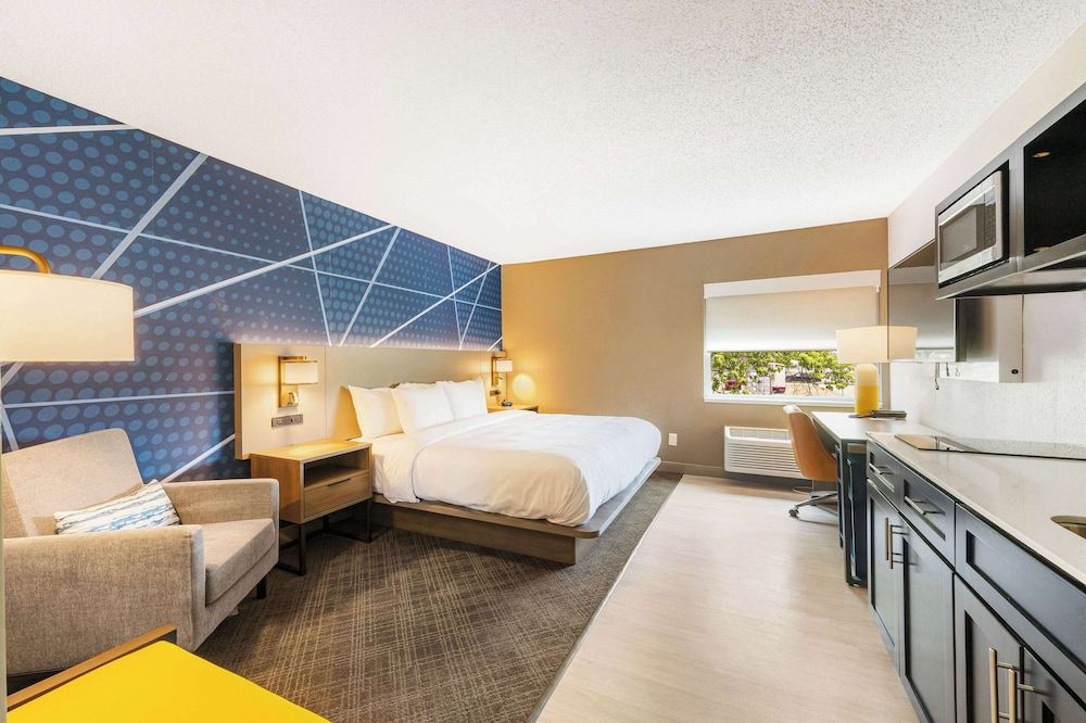 Suite, 1 King Bed, Non Smoking (Efficiency, Upgrade)