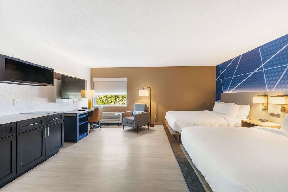 Room, 2 Queen Beds, Non Smoking (Efficiency, Upgrade)
