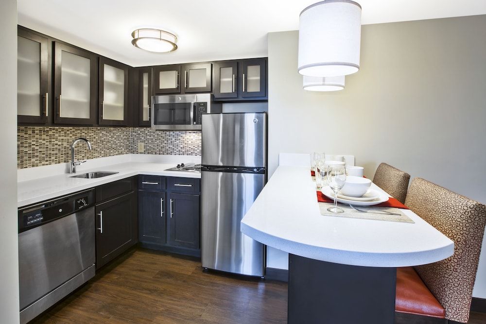 Suite, 2 Bedrooms, Kitchen