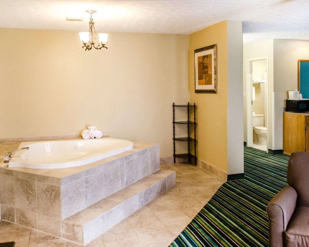 Room, 1 King Bed with Sofa bed, Non Smoking, Jetted Tub