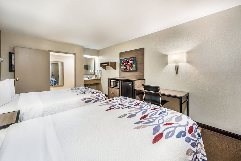 Red Roof Inn Dayton South - Miamisburg Deluxe Room, 2 Double Beds (Smoke Free)