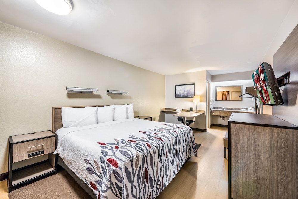 Red Roof Inn Dayton South - Miamisburg Superior Room, 1 King Bed (Smoke Free)