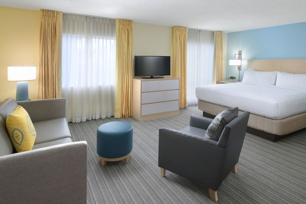 Sonesta Simply Suites Cleveland Airport Studio Suite, 1 King Bed 3