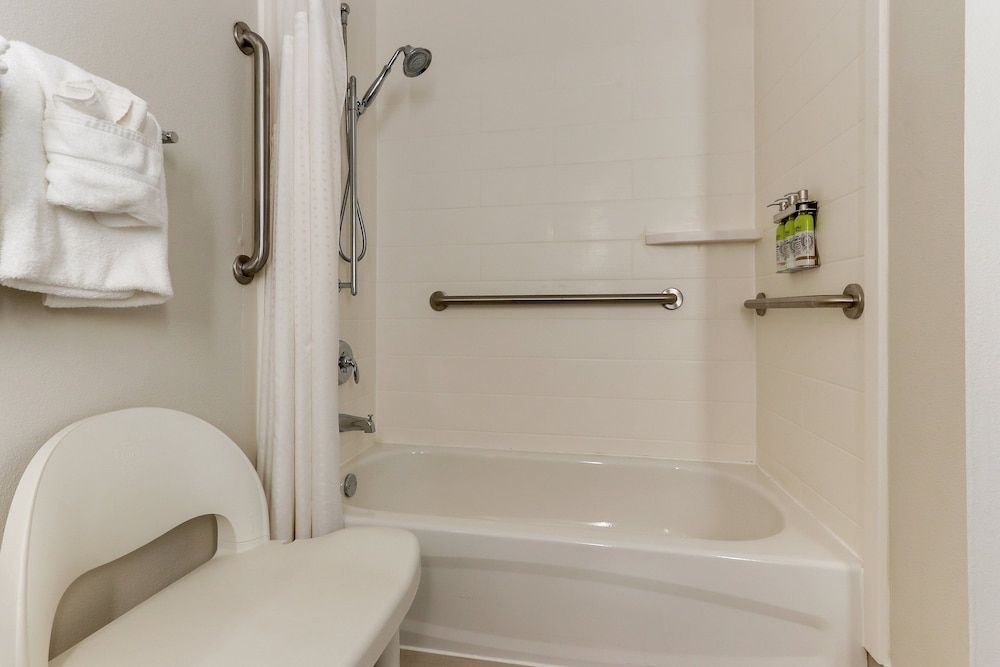 Standard Room, 1 King Bed, Accessible (Mobility, Accessible Tub)