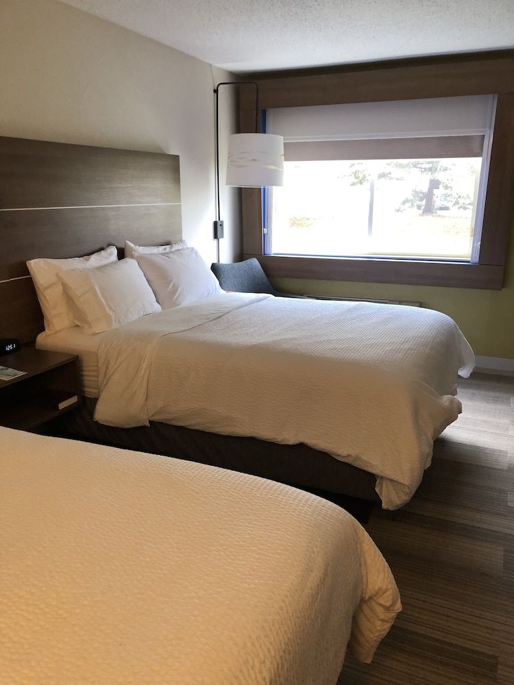 Standard Room, 1 Queen Bed, Accessible (Communication, Roll-In Shower)
