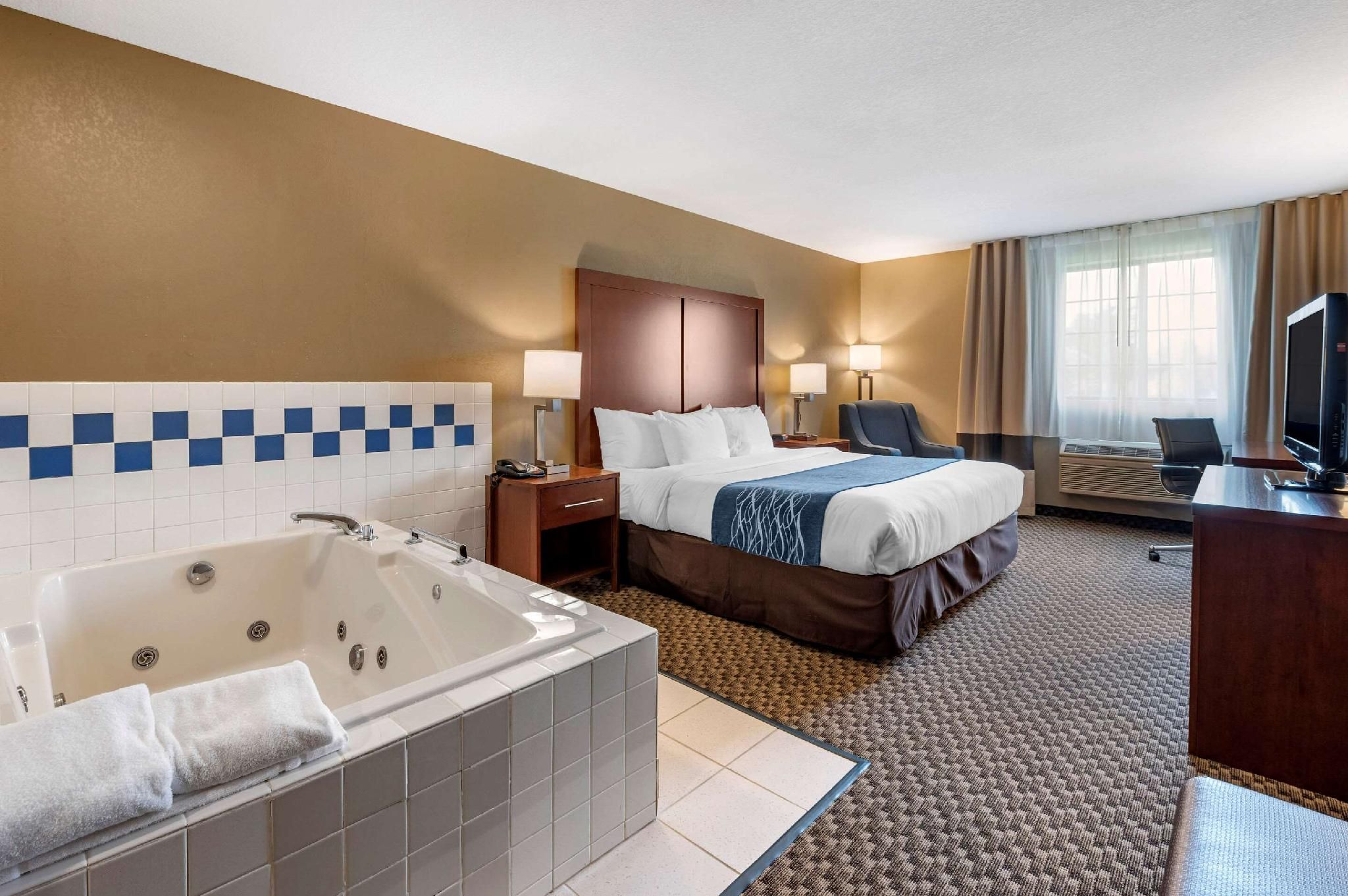 1 King Bed, Efficiency, Suite, Nonsmoking