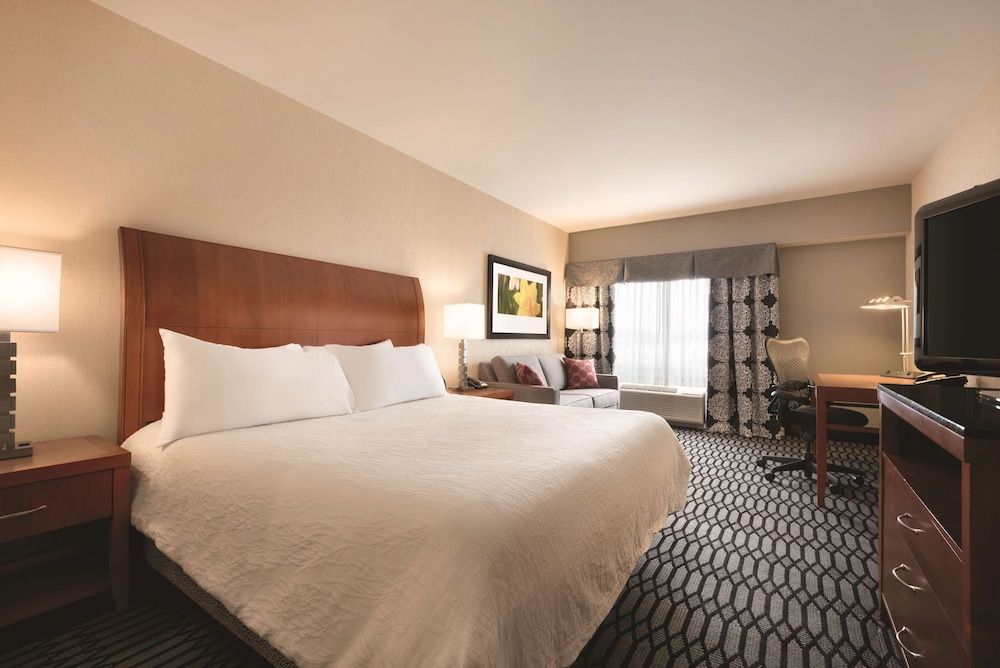 Room, 1 King Bed, Accessible, Bathtub