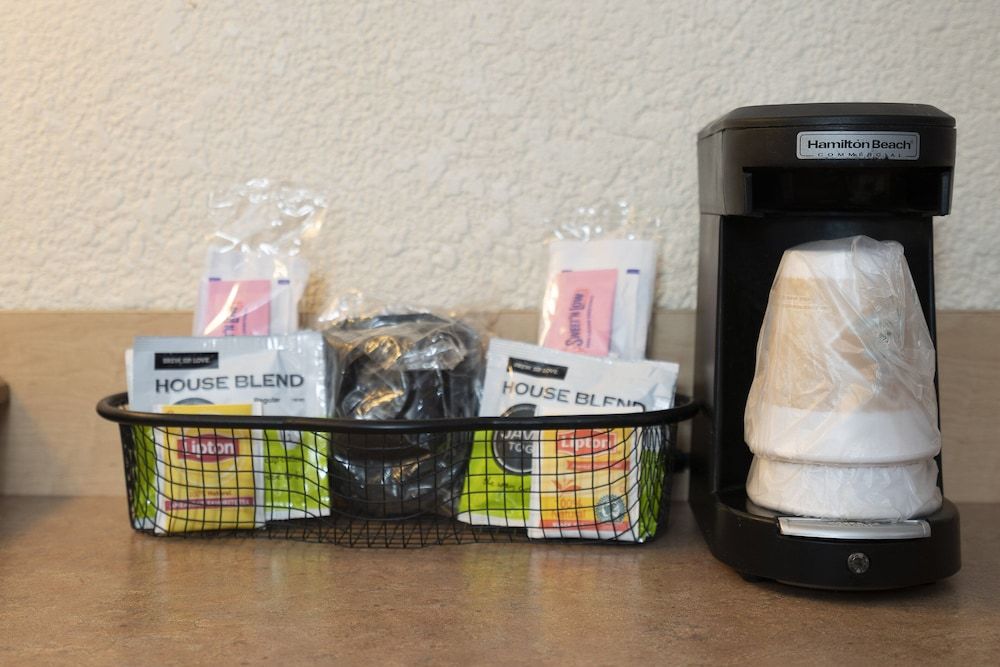 Red Roof Inn Canton Superior Room, 1 King Bed (Smoke Free) 5