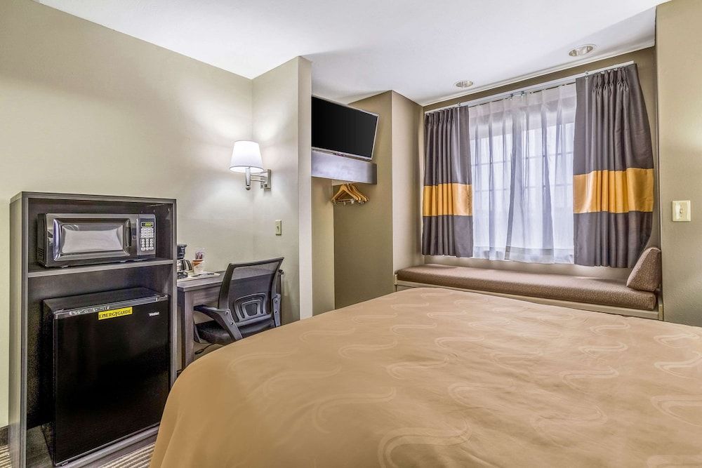 Suite, Hot Tub