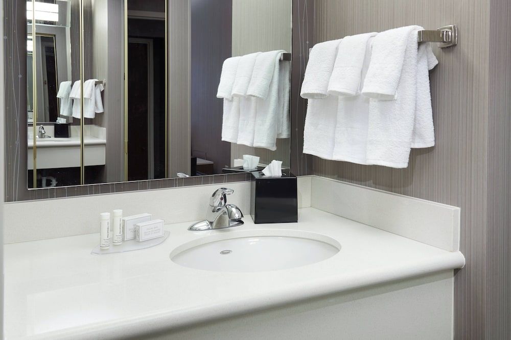 Room, 2 Queen Beds, Non Smoking (Mobility/Hearing Accessible, Tub)
