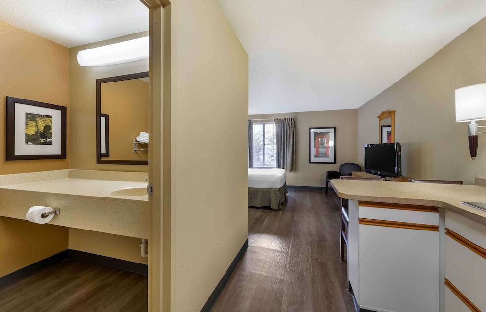 Extended Stay America Suites Cleveland Airport North Olmsted Studio, 1 Queen Bed, Non Smoking 3