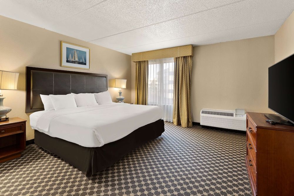 Room, 1 King Bed, Non Smoking, Balcony