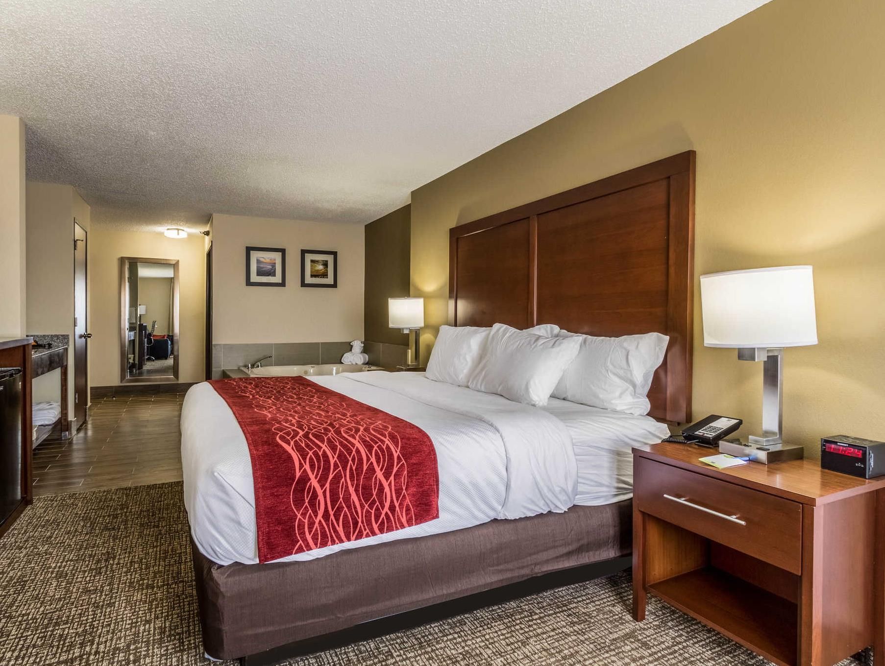 1 King Bed, Suite, Nonsmoking