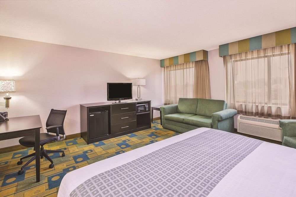 Deluxe Studio Suite, 1 King Bed, Non Smoking