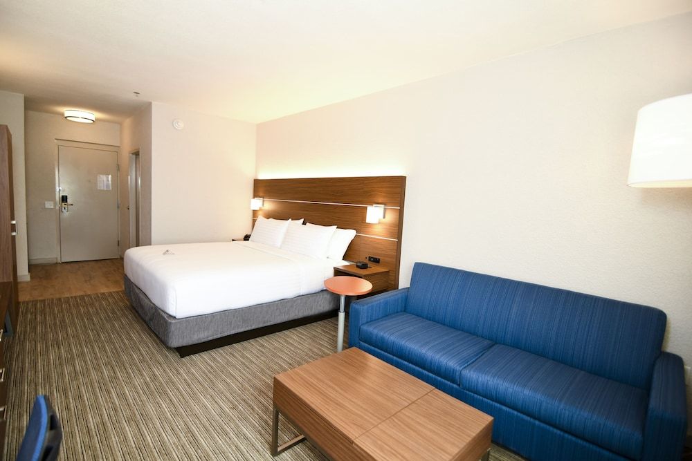 Standard Room, 1 King Bed with Sofa bed
