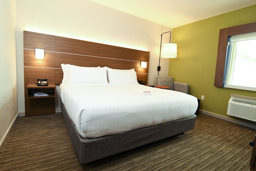 Standard Room, 1 King Bed