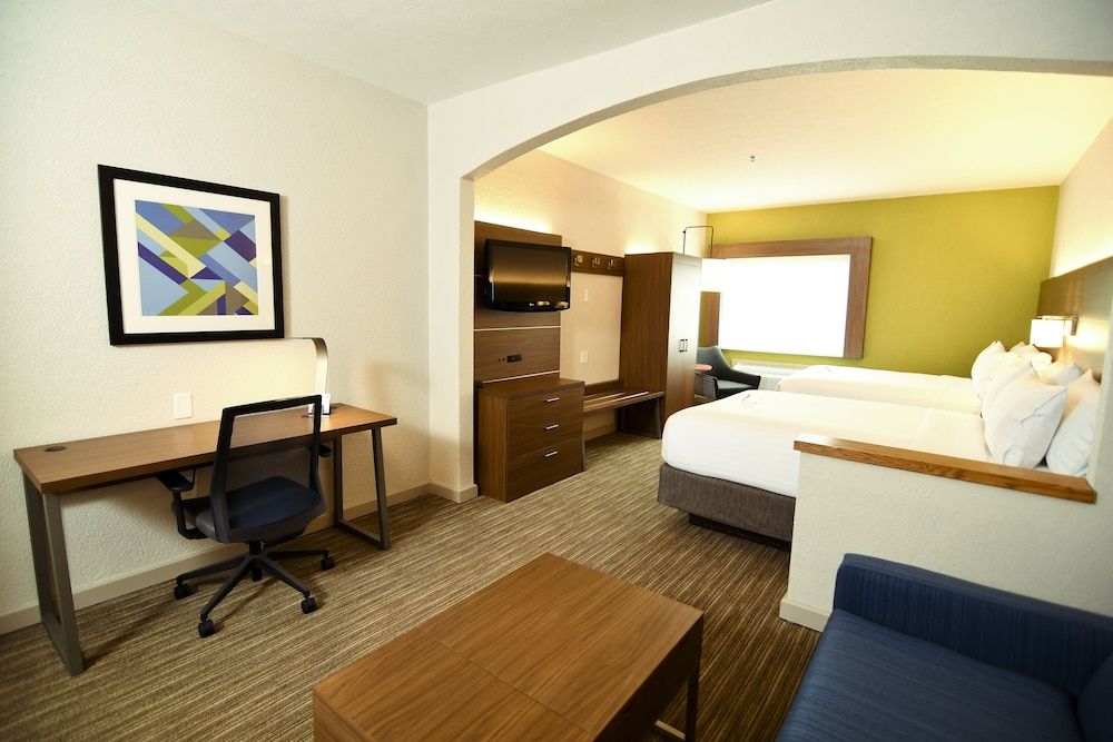 Suite, 2 Queen Beds (Feature)