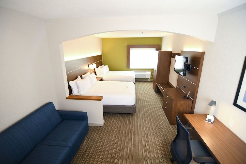 Suite, 2 Queen Beds, Accessible (Mobility)