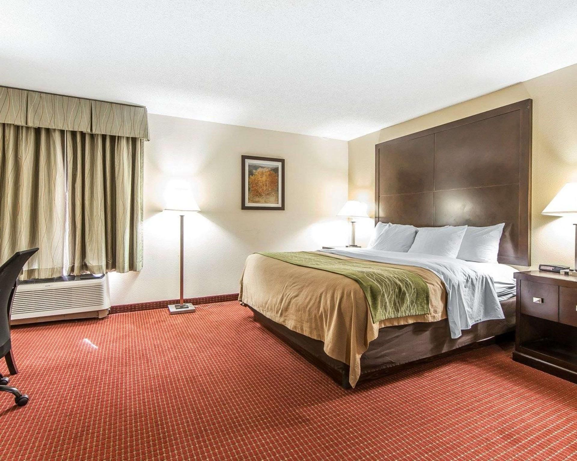 1 King Bed, Nonsmoking