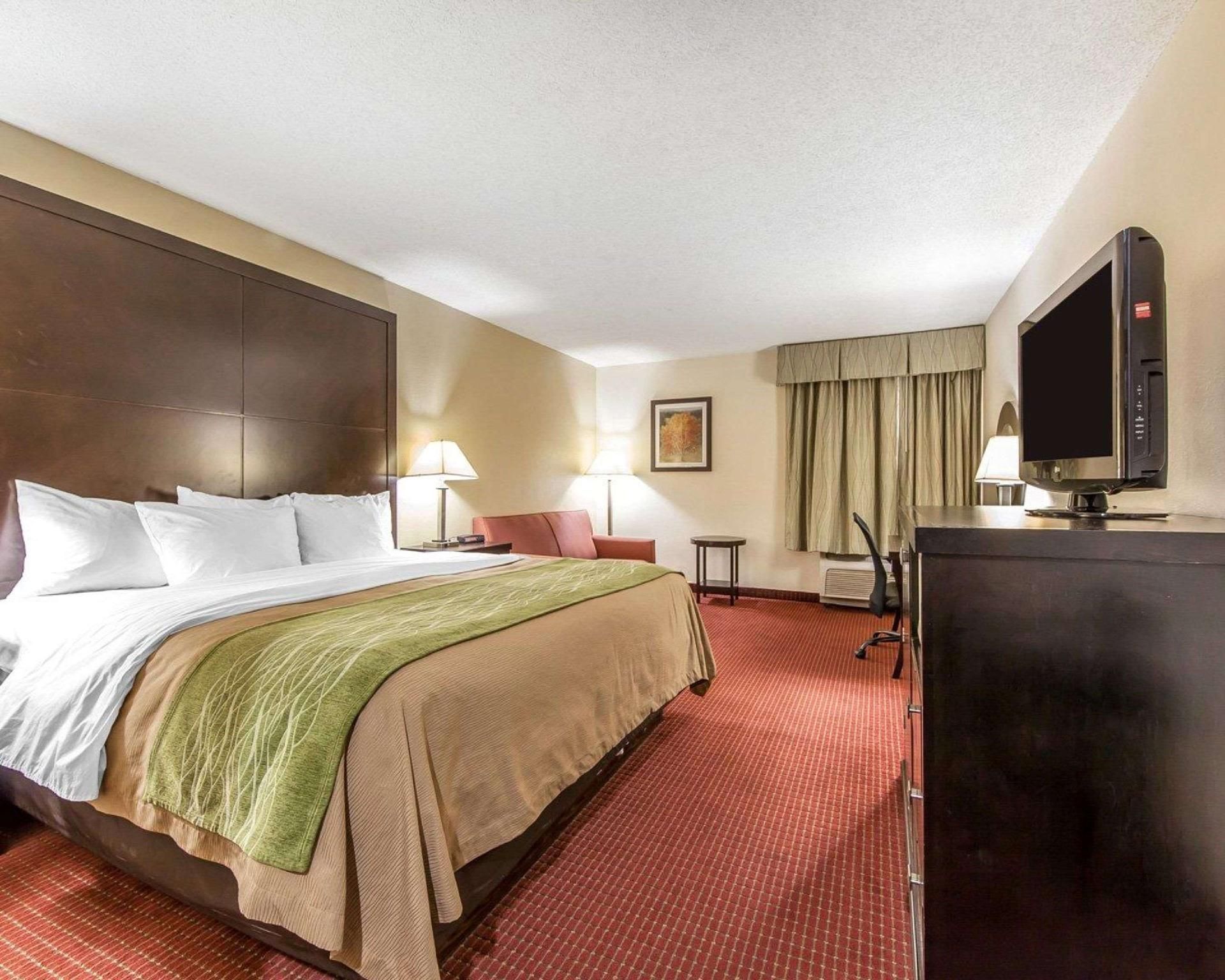 1 King Bed, Nonsmoking, Accessible