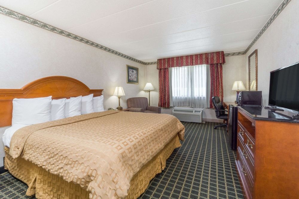 Standard Room, 1 King Bed