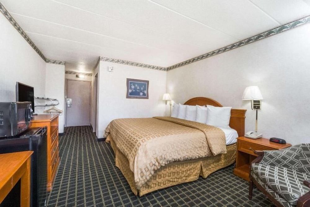 Standard Room, 1 King Bed