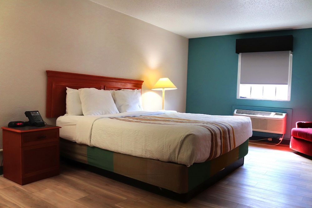 Deluxe Room, 1 King Bed, Non Smoking