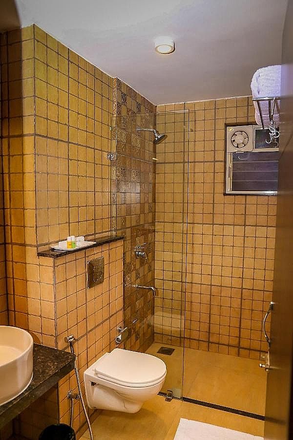 SinQ Edge Deluxe A/c room 6