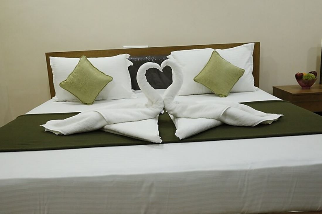 Hotel Amirtham Inn Deluxe Double Room-AC 3