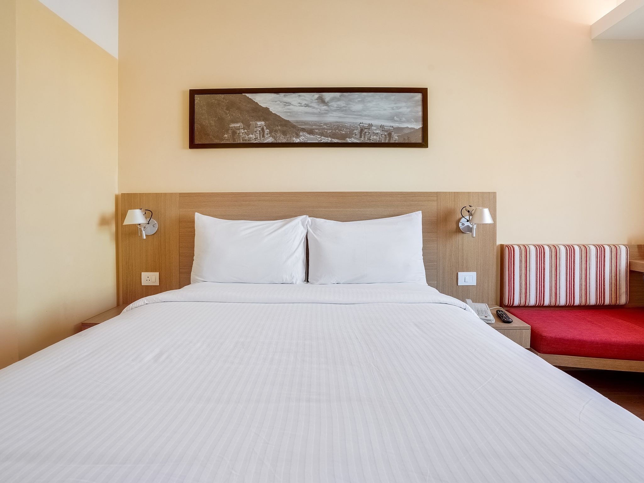 Standard Room, 1 Queen Bed