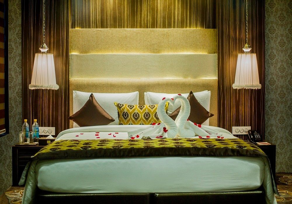 EXECUTIVE ROOM