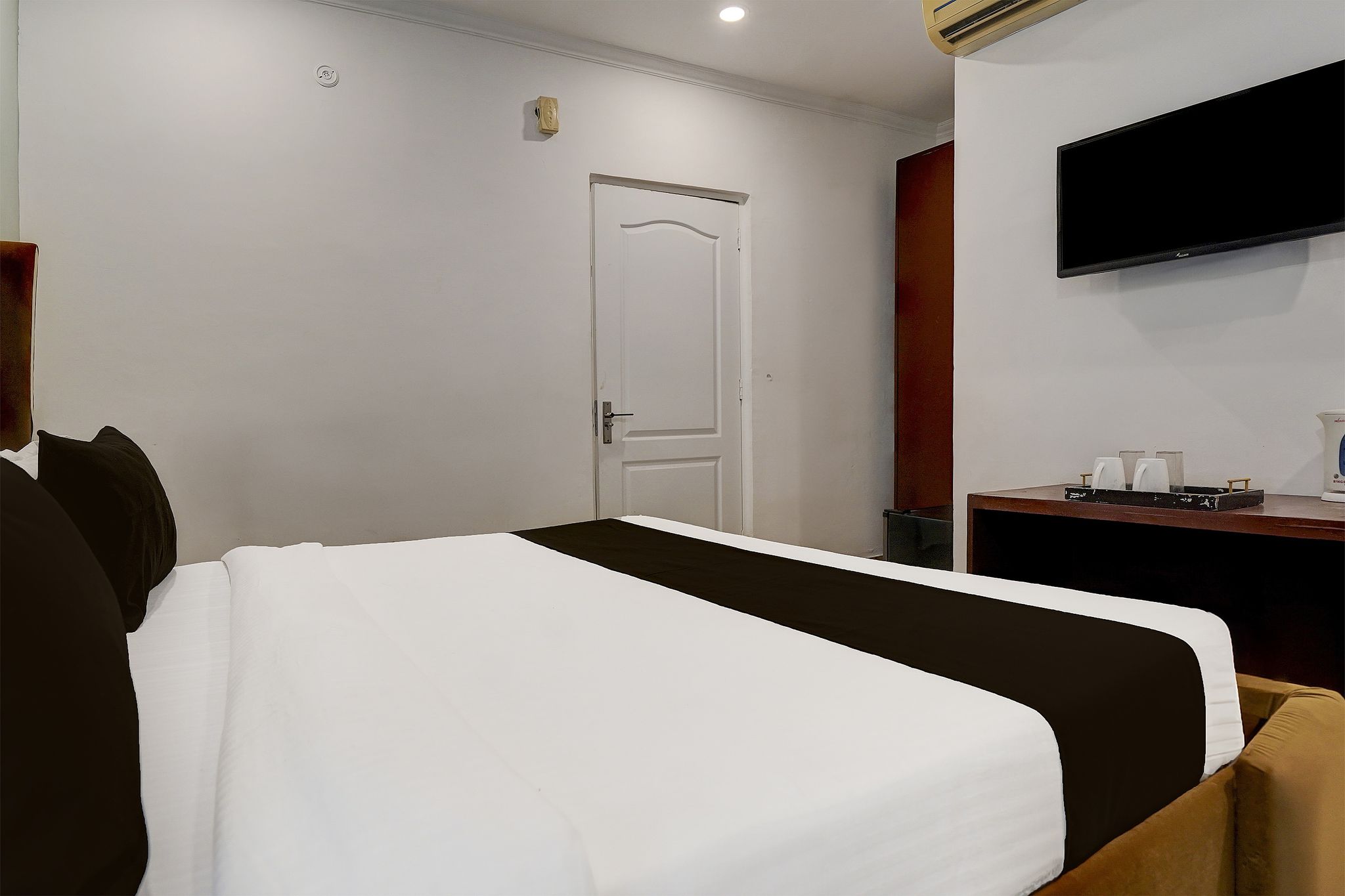 Collection O NH-8 Mahipalpur Classic 9