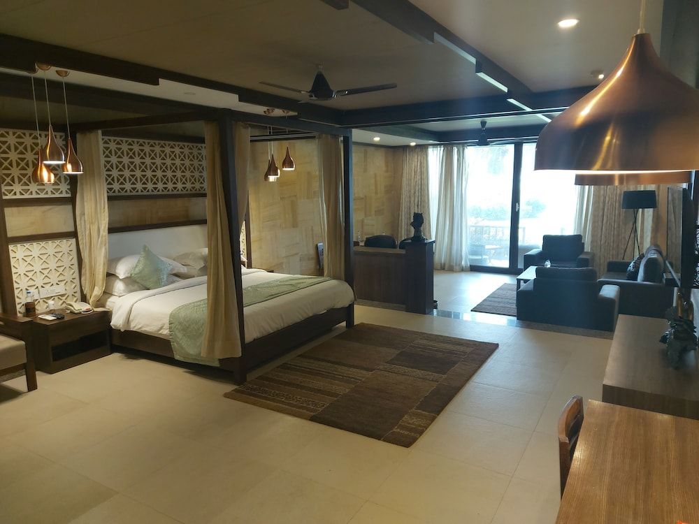 Suite, 1 King Bed (Sea Suite)