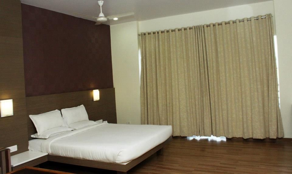 Hotel Landmark Deluxe Balcony Room ( With Pool Access) 4