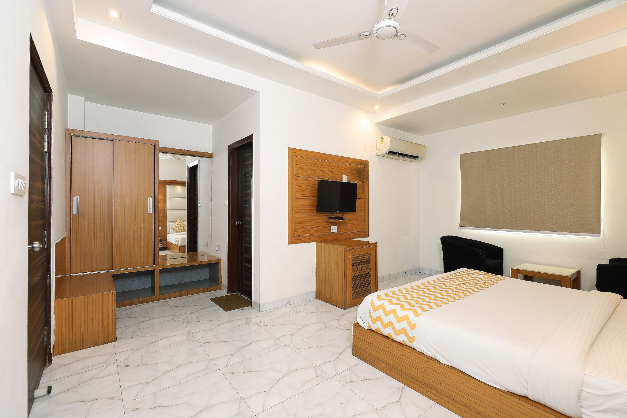 Hotel Aero Star Near Delhi Airport Deluxe Room 2