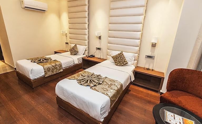 Twin Bed Room